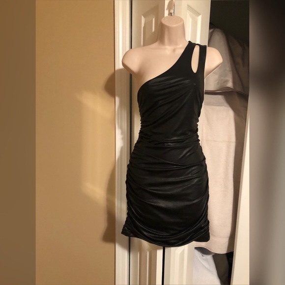 Little black pleather dress - Picture 2 of 8